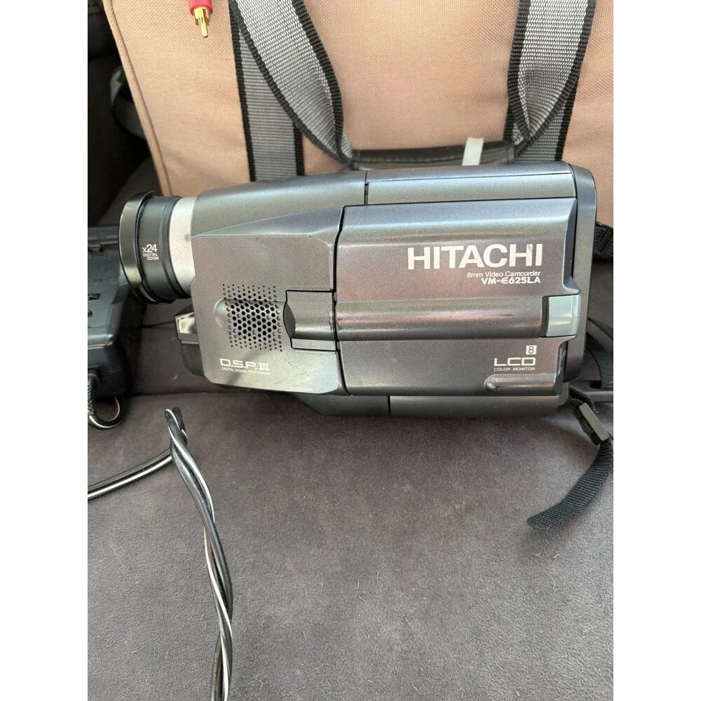 Hitachi VM-E625LA 8mm Video Camcorder Camescope 24x Zoom Color LCDScreen Bundle
